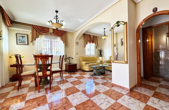 Image No.9-2 Bed House for sale