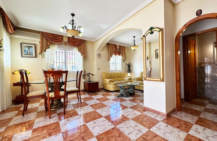 Image No.9-2 Bed House for sale