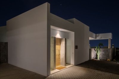 5 modern villas available in the prestigious area of Los Mojones