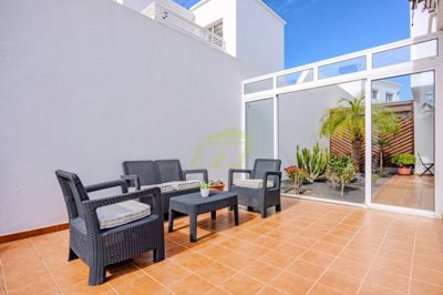 Modern 3 bedroom house in Tias with excellent sea views