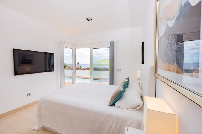 Image No.10-3 Bed Villa for sale