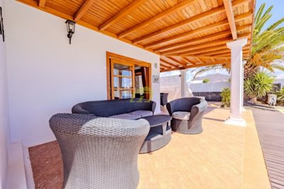 Well presented semi detached villa a private pool in Playa Blanca