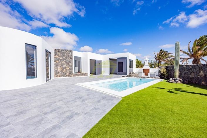 Image No.1-3 Bed Villa for sale