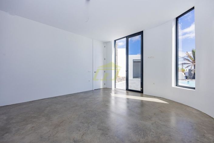 Image No.9-3 Bed Villa for sale