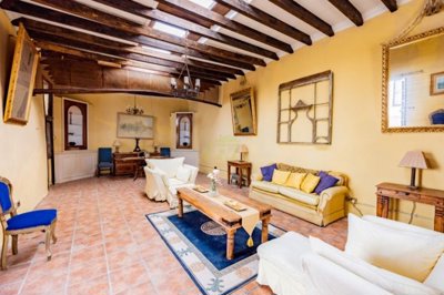 4 Bedroom, 4 Bathroom 1800´s Finca with Private Pool on 16,000m2 plot