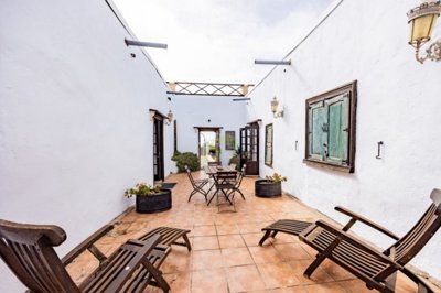 4 Bedroom, 4 Bathroom 1800´s Finca with Private Pool on 16,000m2 plot