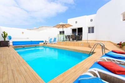 Two charming villas and one apartment in Playa Blanca