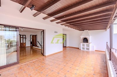 4 bedroom semi-detached villa with private pool in Playa Blanca