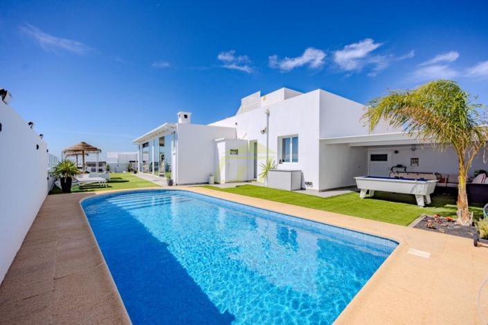 Image No.1-Villa de 4 chambres à vendre à Costa Teguise