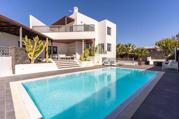 Image No.1-Villa de 5 chambres à vendre à Puerto Calero