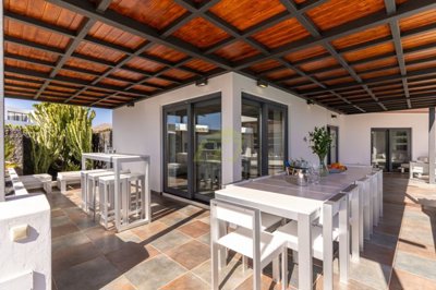 5 Bedroom villa with sea views in the exclusive resort of Puerto Calero