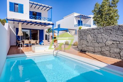 Villa with private pool in wonderful location close to promenade