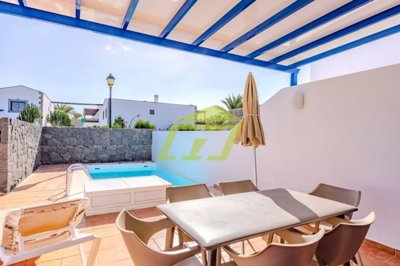 Villa with private pool in wonderful location close to promenade