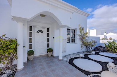 Stunning 4 Bedroom Villa in the resort of Puerto Calero