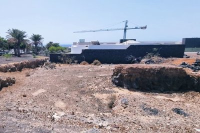 Opportunity to purchase a corner plot in Puerto Calero