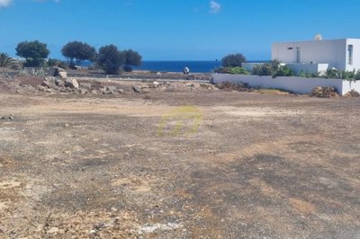 Well positioned building plot for sale in Puerto Calero
