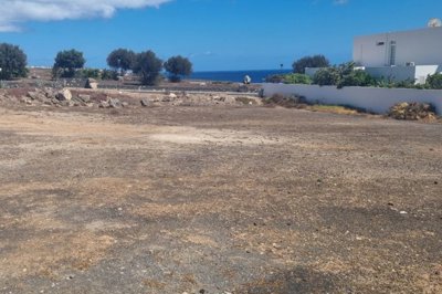 Well positioned building plot for sale in Puerto Calero