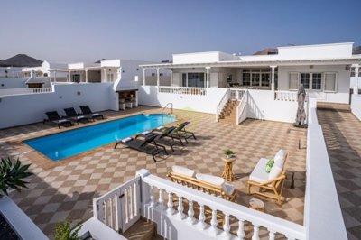 Magnificent 3 bedroom 3 bathroom villa with private pool in Puerto Calero