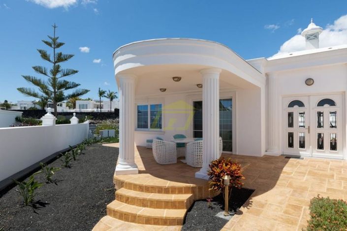 Image No.2-4 Bed Villa for sale