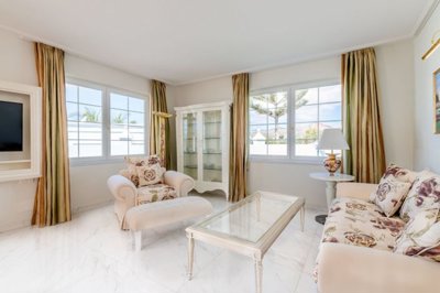 Exceptional front line property for sale in the resort of Puerto Calero