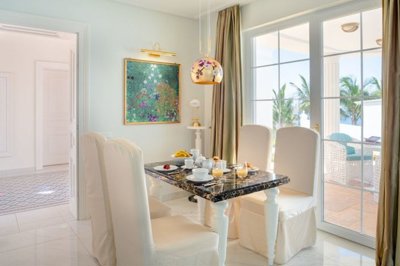 Exceptional front line property for sale in the resort of Puerto Calero
