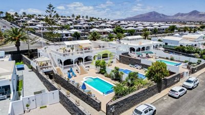 Fabulous 6 bedroom villa in Playa Blanca for sale