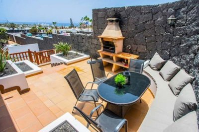 Impressive villa with high rental income and private pool in Playa Blanca