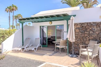 Fantastic 1 bedroom bungalow with a communal pool in Playa Blanca