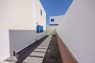 Fantastic 2 bedroom duplex with south facing terrace in Playa Blanca