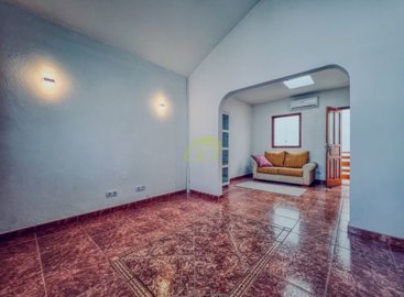 This beautiful, terraced house is in a quiet street in the small fishing village of El Golfo