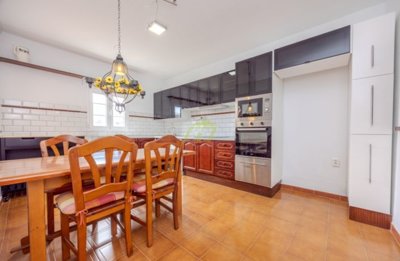 This beautiful, terraced house is in a quiet street in the small fishing village of El Golfo