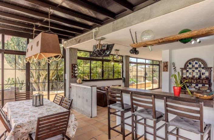 Image No.2-4 Bed Villa for sale