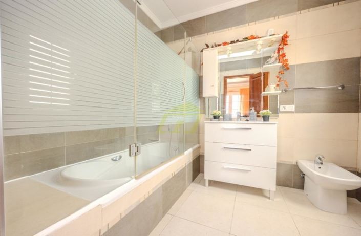 Image No.15-5 Bed Villa for sale