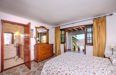 Private 4 bedroom villa with incredible views in Nazaret