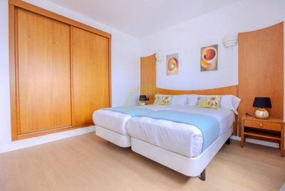 Well presented 2 bedroom bungalow with mountain views in Playa Blanca