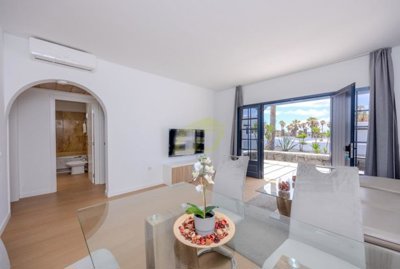 Well presented 2 bedroom bungalow with mountain views in Playa Blanca
