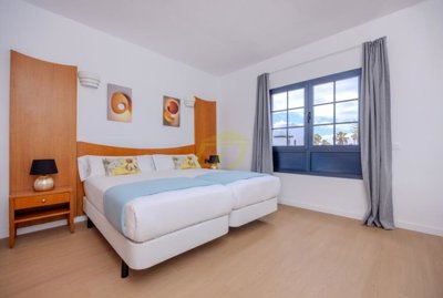 Well presented 2 bedroom bungalow with mountain views in Playa Blanca
