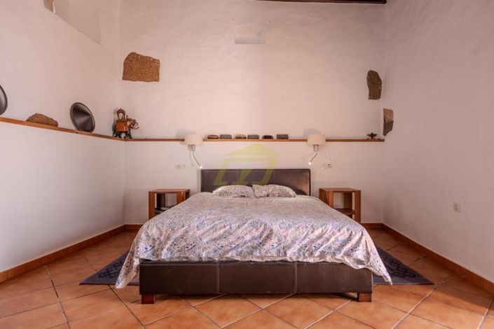 Image No.10-8 Bed Villa for sale