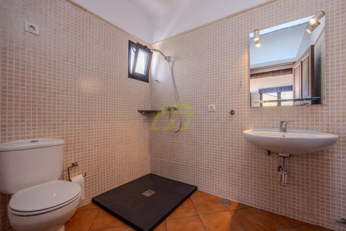 Image No.19-8 Bed Villa for sale