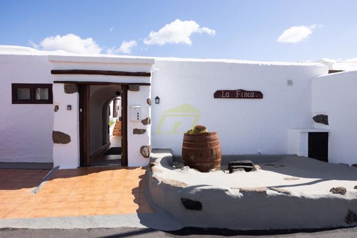 Image No.3-8 Bed Villa for sale