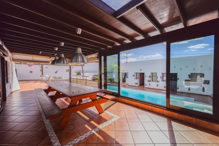 Image No.6-8 Bed Villa for sale