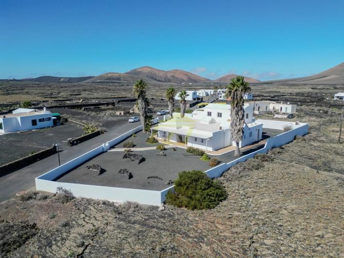 Image No.1-3 Bed Villa for sale