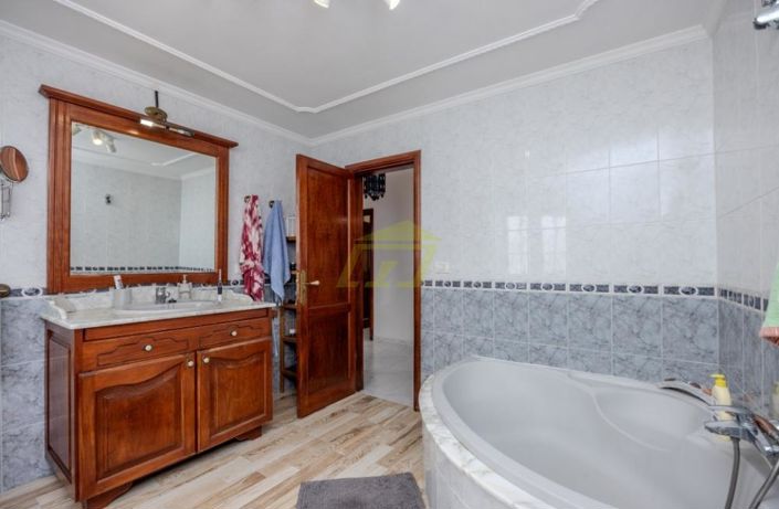 Image No.10-3 Bed Villa for sale