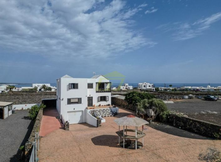 Image No.1-4 Bed Villa for sale