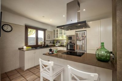 3 Bedroom Villa with sea views in Tías