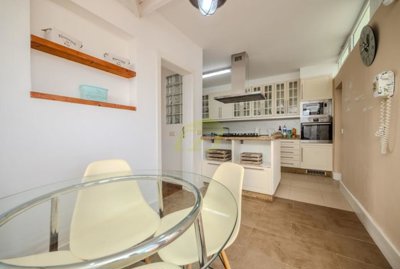 Prime location villa in Playa Blanca, spacious corner plot with pool