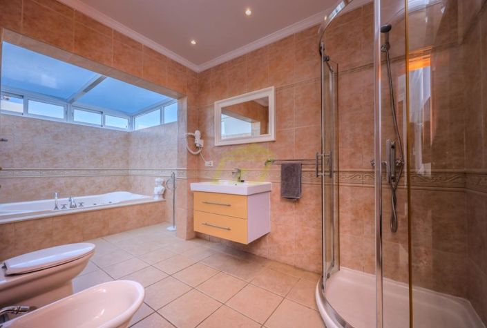 Image No.12-4 Bed Villa for sale