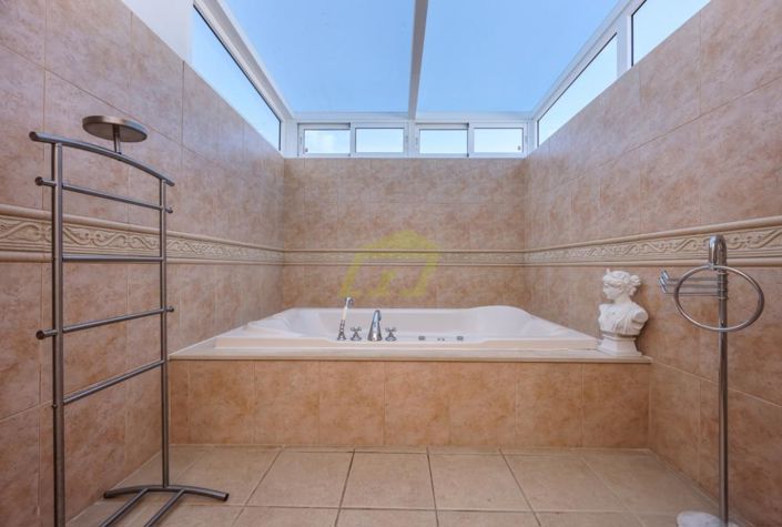 Image No.13-4 Bed Villa for sale