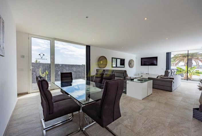 Image No.2-Villa de 4 chambres à vendre à Playa Blanca