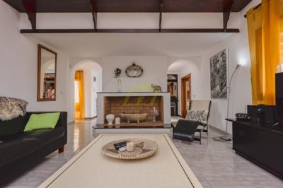 An incredible detached property with private pool in the Los Mojones area of Puerto del Carmen